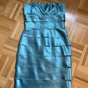 Dress (formal). Womens knee length